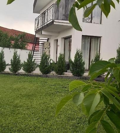 Апартаменти Accent Garden Дева Екстер'єр фото